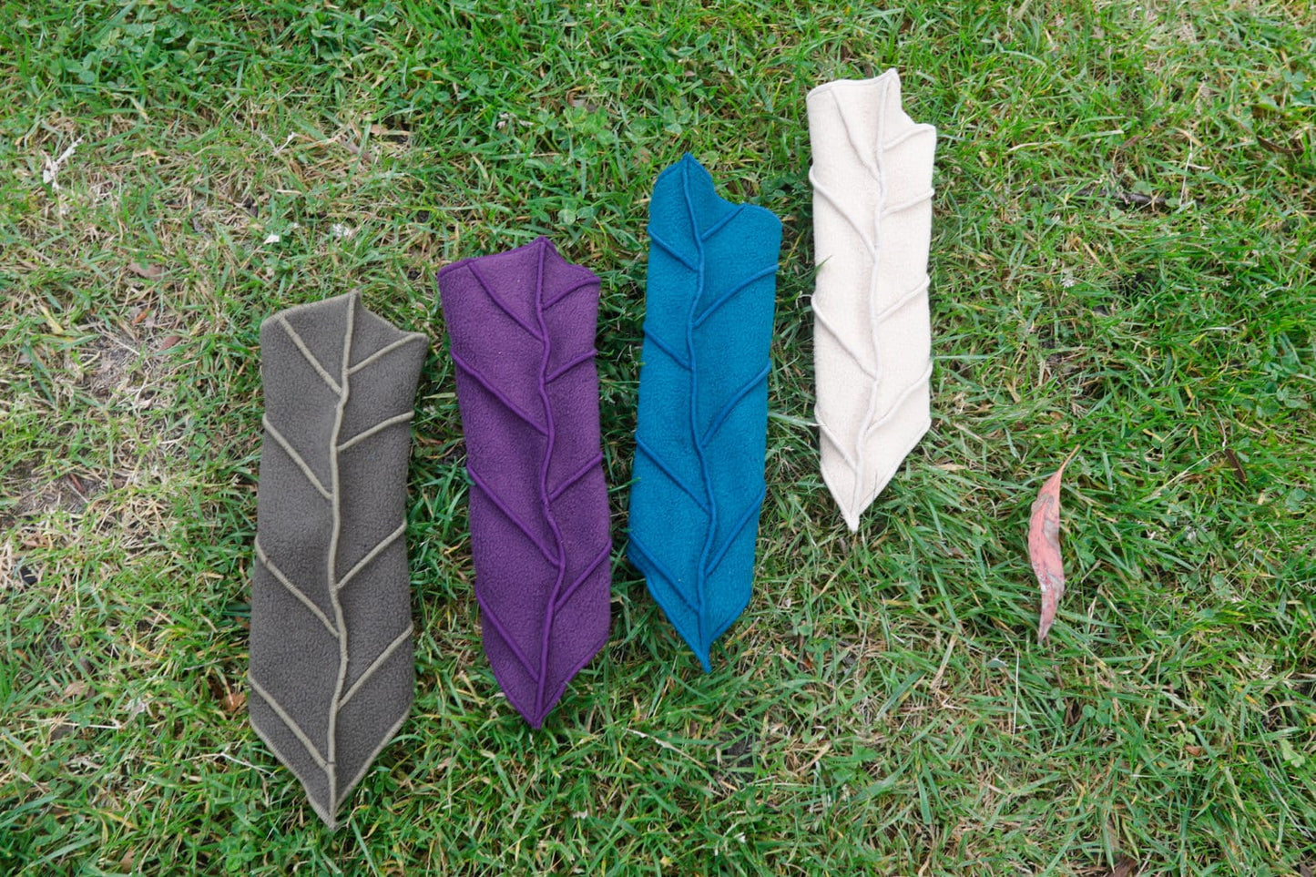 Made in 1 week - Fleecy Leaf cuffs - Pair of Arm Warmers - Arm Cuffs - Zelda Cosplay - Gauntlets - Bracers