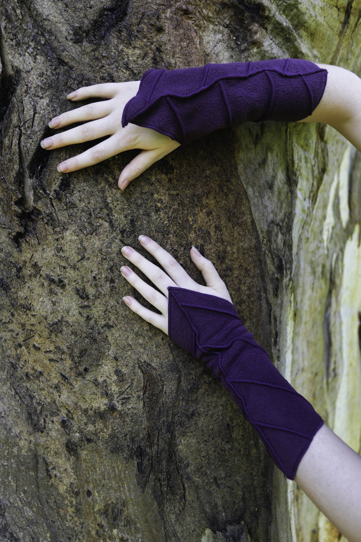 Made in 1 week - Fleecy Leaf cuffs - Pair of Arm Warmers - Arm Cuffs - Zelda Cosplay - Gauntlets - Bracers